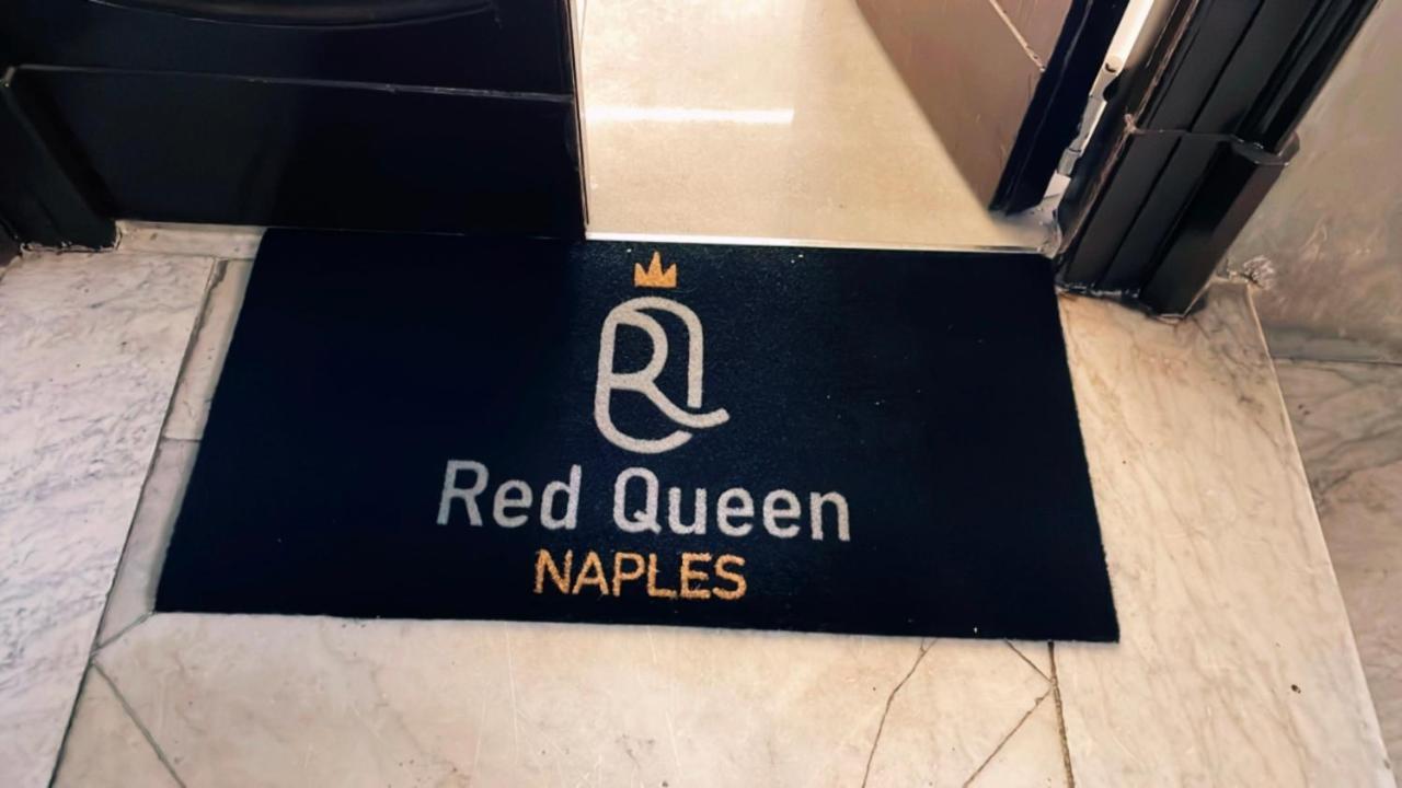 Red Queen Naples Luaran gambar